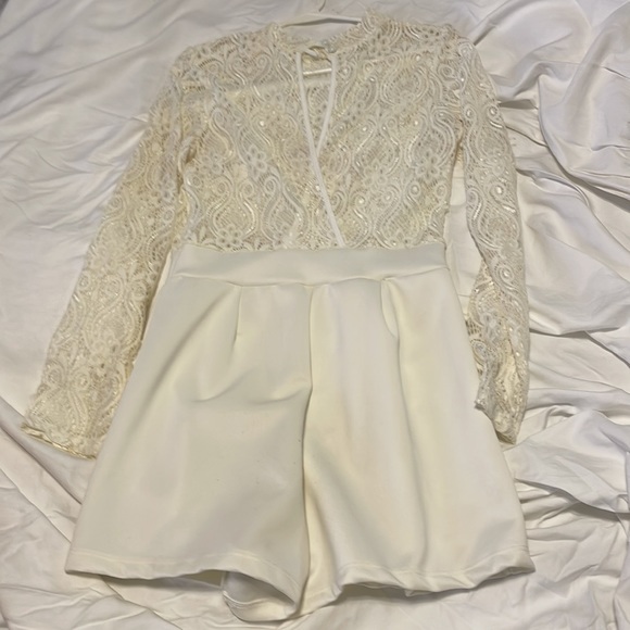 Medium cream shorts romper - Picture 2 of 4